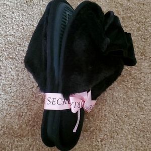 Victoria's Secret Black velvet bow slippers
